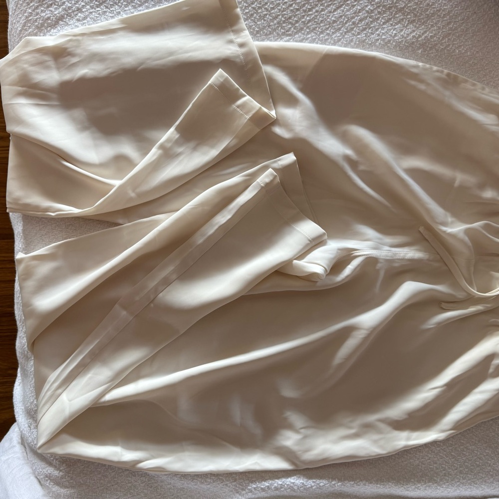 BNWT Brandy Melville Elegant Cream Women's silk pants